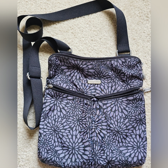 Baggallini Handbags - Baggallini Cross Over Midnight Blossom Crossbody Bag Purse‎ Black Gray Rfid